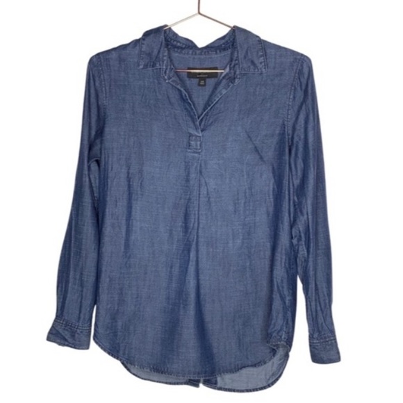 Banana Republic Factory Tops - Banana Republic Boyfriend Fit Chambray Top